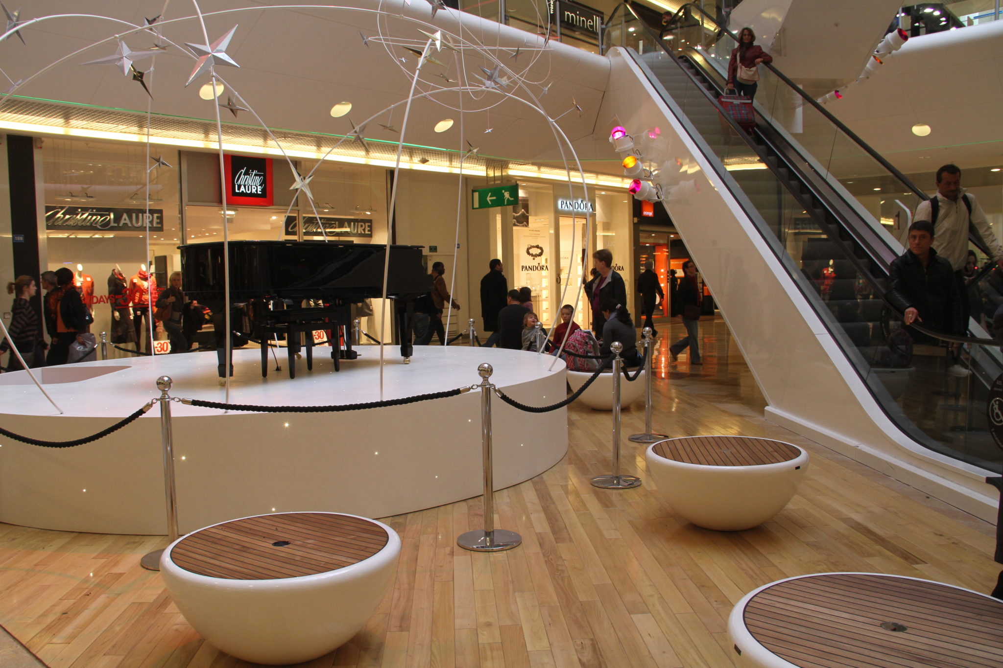 High-traffic parquet for shopping centers